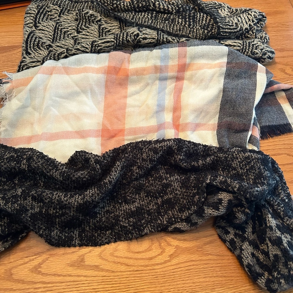 Stylish Plaid and Knit Scarves Set